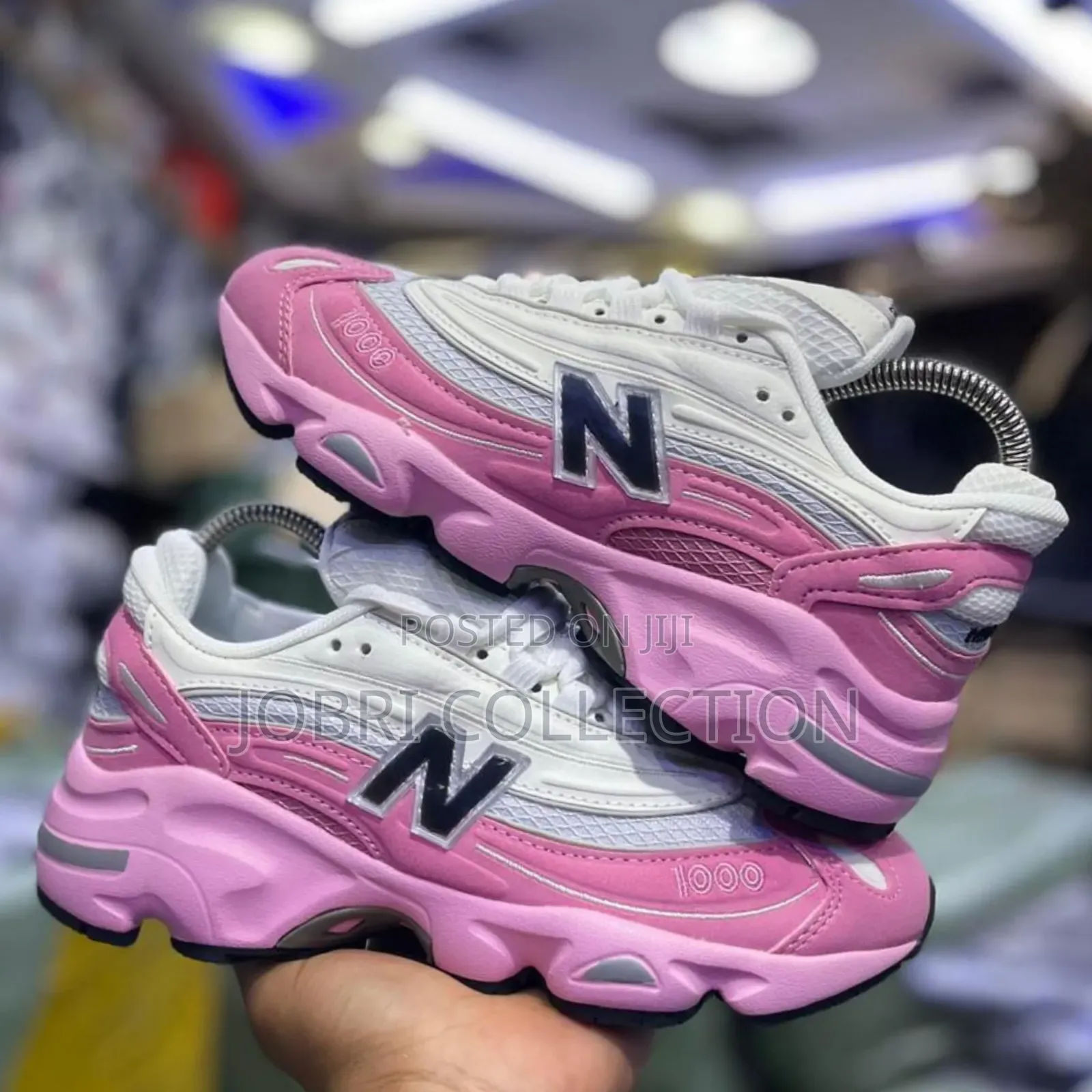 Ladies New Balance 1000 “ Peach “
Quality Leather Sneakers