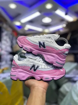Ladies New Balance 1000 “ Peach “
Quality Leather Sneakers