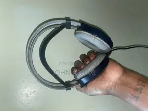 Professional Akg Closed End Headphones
