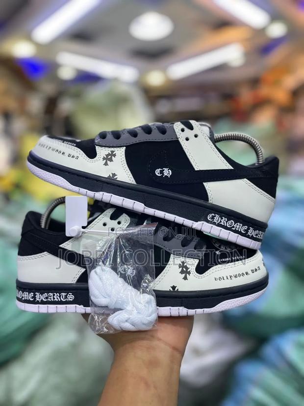 Nike Sb Dunk Low “Chrome Heart “
Quality Leather Sneakers