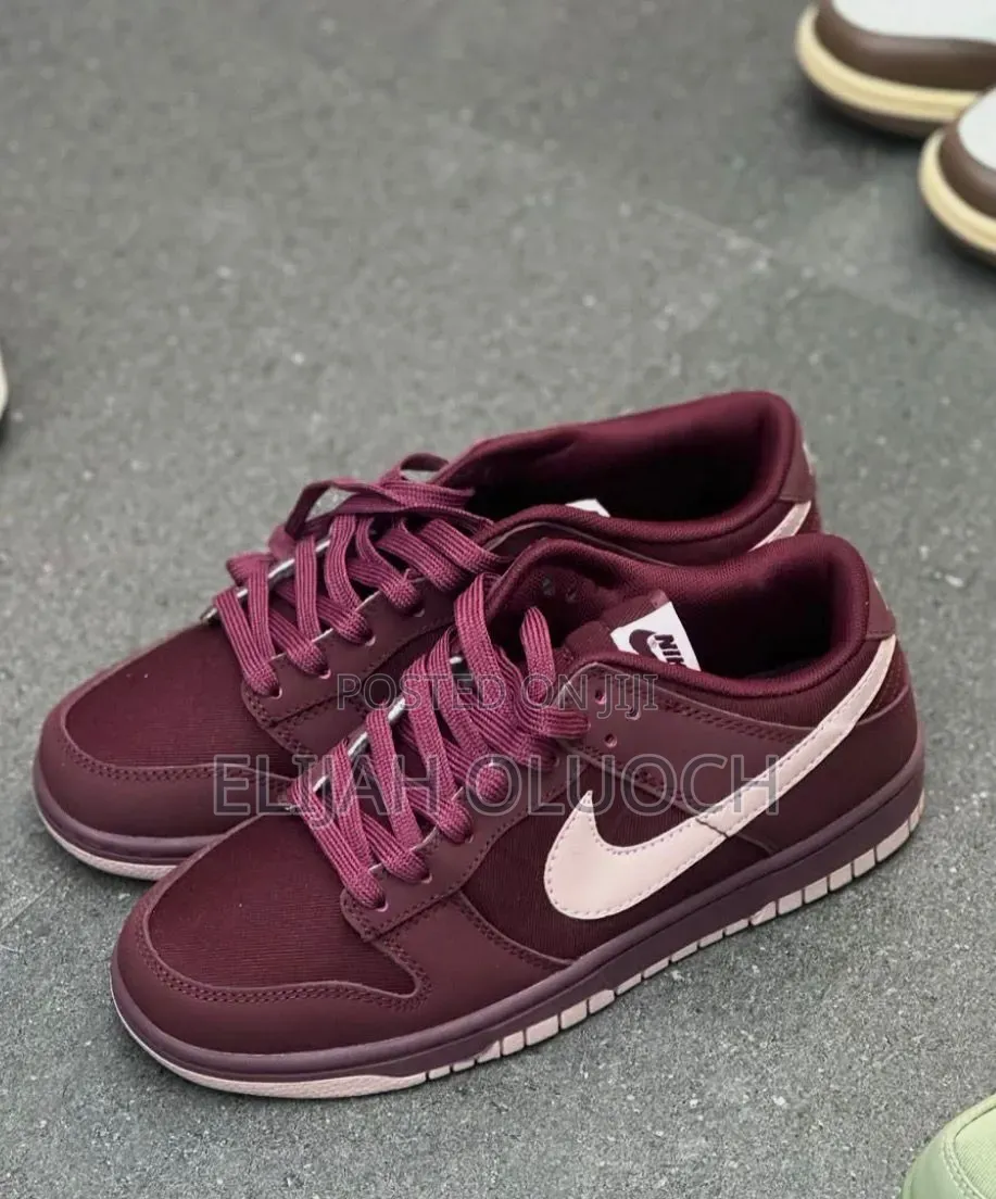 Nike Sb Dunk Low”Beetroot Crush “
Quality Leather 
 Size 37-45