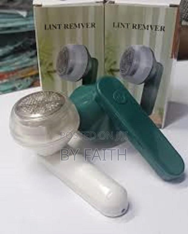 Rechargeable Lint Remover +Extra Blade Cleaning Mini Brush