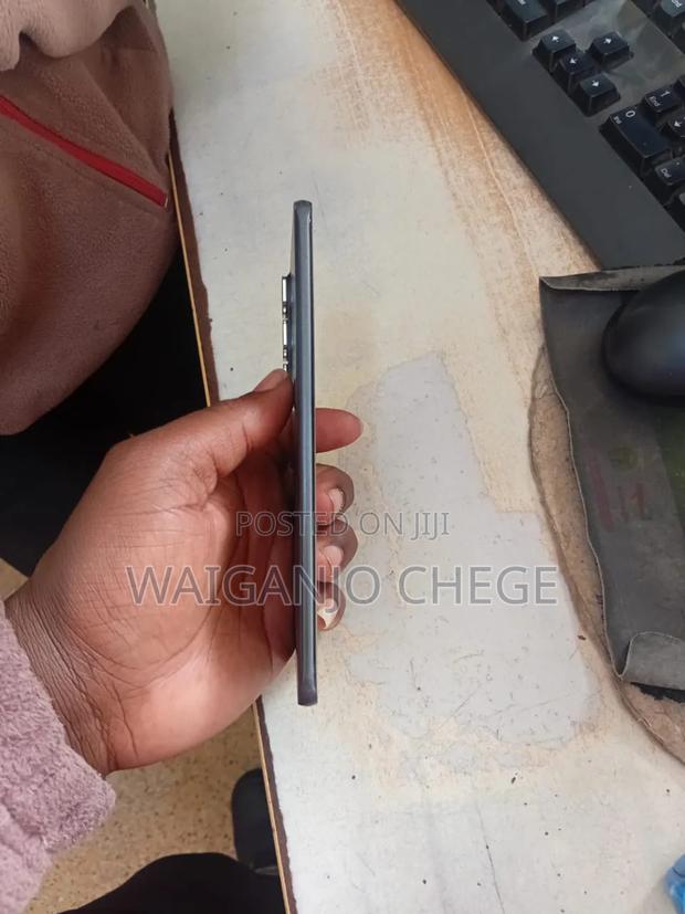 Infinix Hot 60i 256 GB Black - thumbnail 3