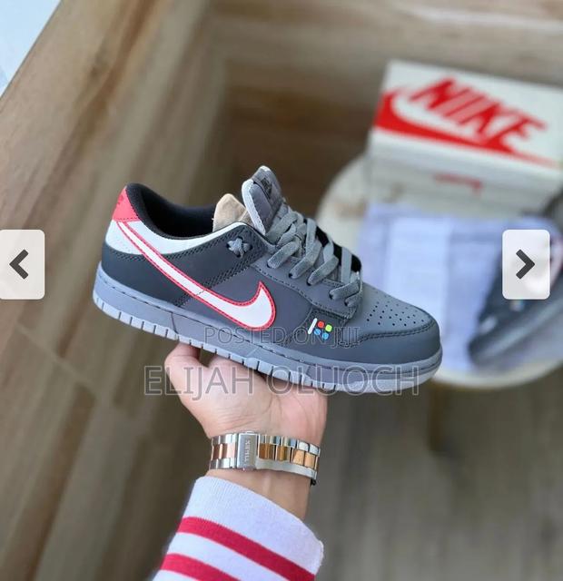 Nike Sb Dunk Low”Supreme Grey “
Quality Leather
Size 37-45