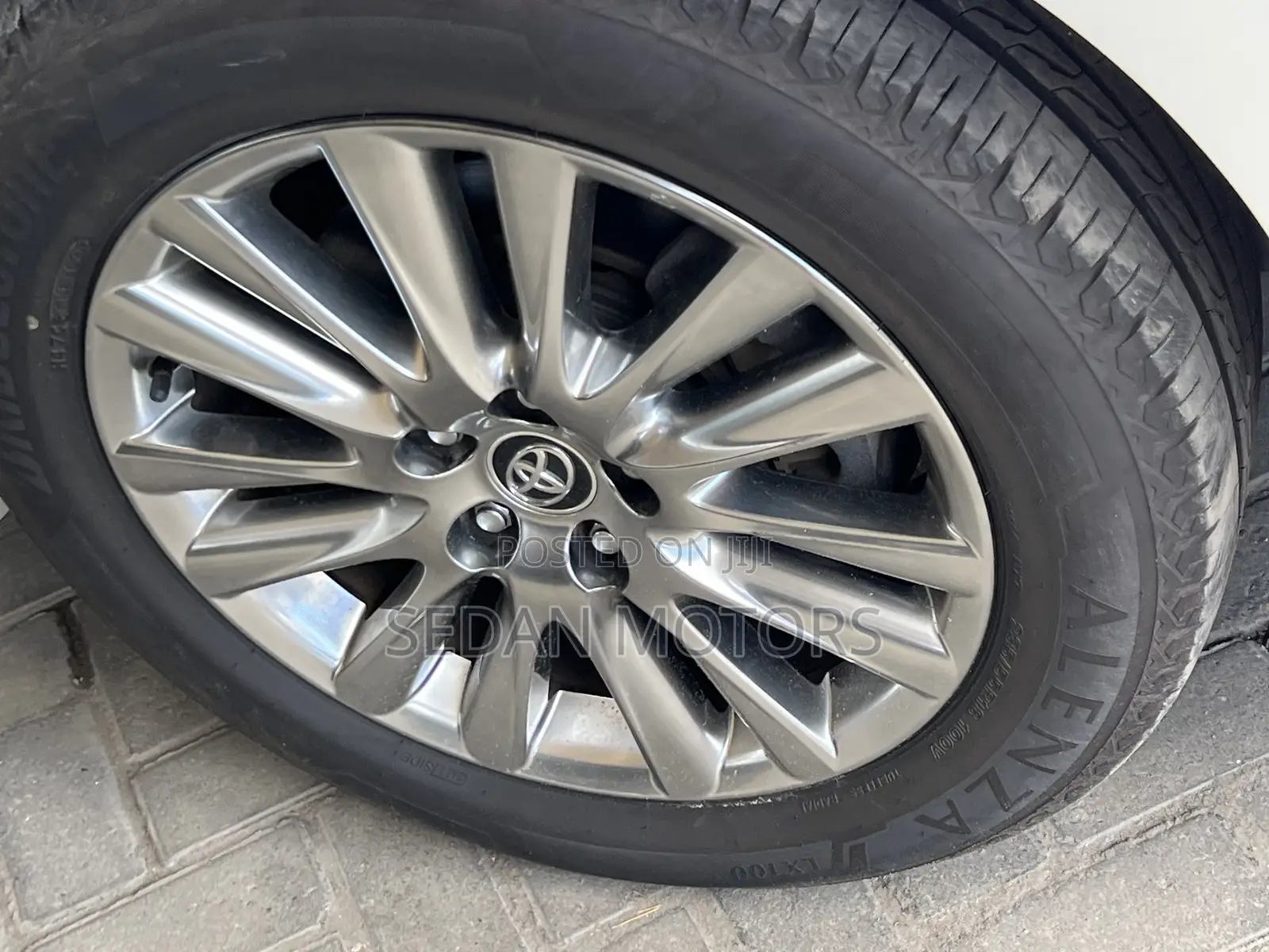 Toyota Harrier 2.5 Hybrid 4WD 2019 White