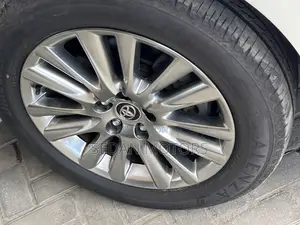 Toyota Harrier 2.5 Hybrid 4WD 2019 White