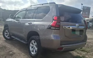Toyota Land Cruiser Prado 2.8 2017 Gray