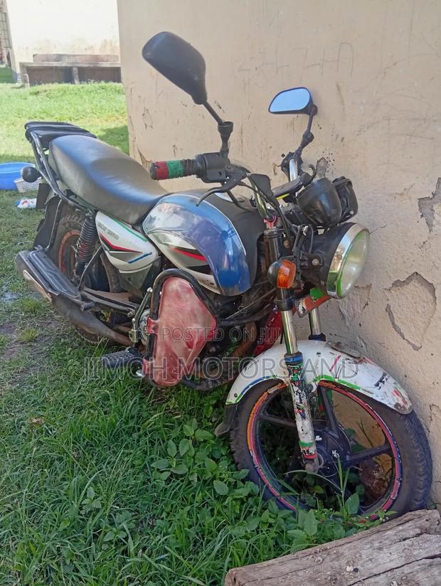Bajaj Boxer 150 UG 2021 White