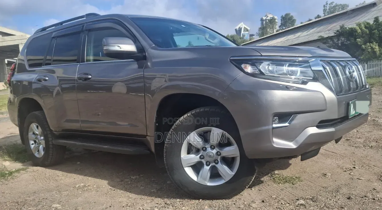 Toyota Land Cruiser Prado 2.8 2017 Gray