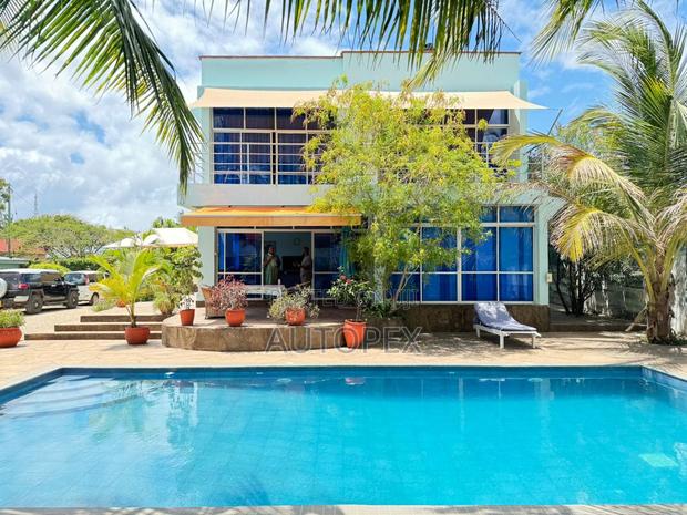 3bdrm Villa in Beach Road, Ukunda for sale
