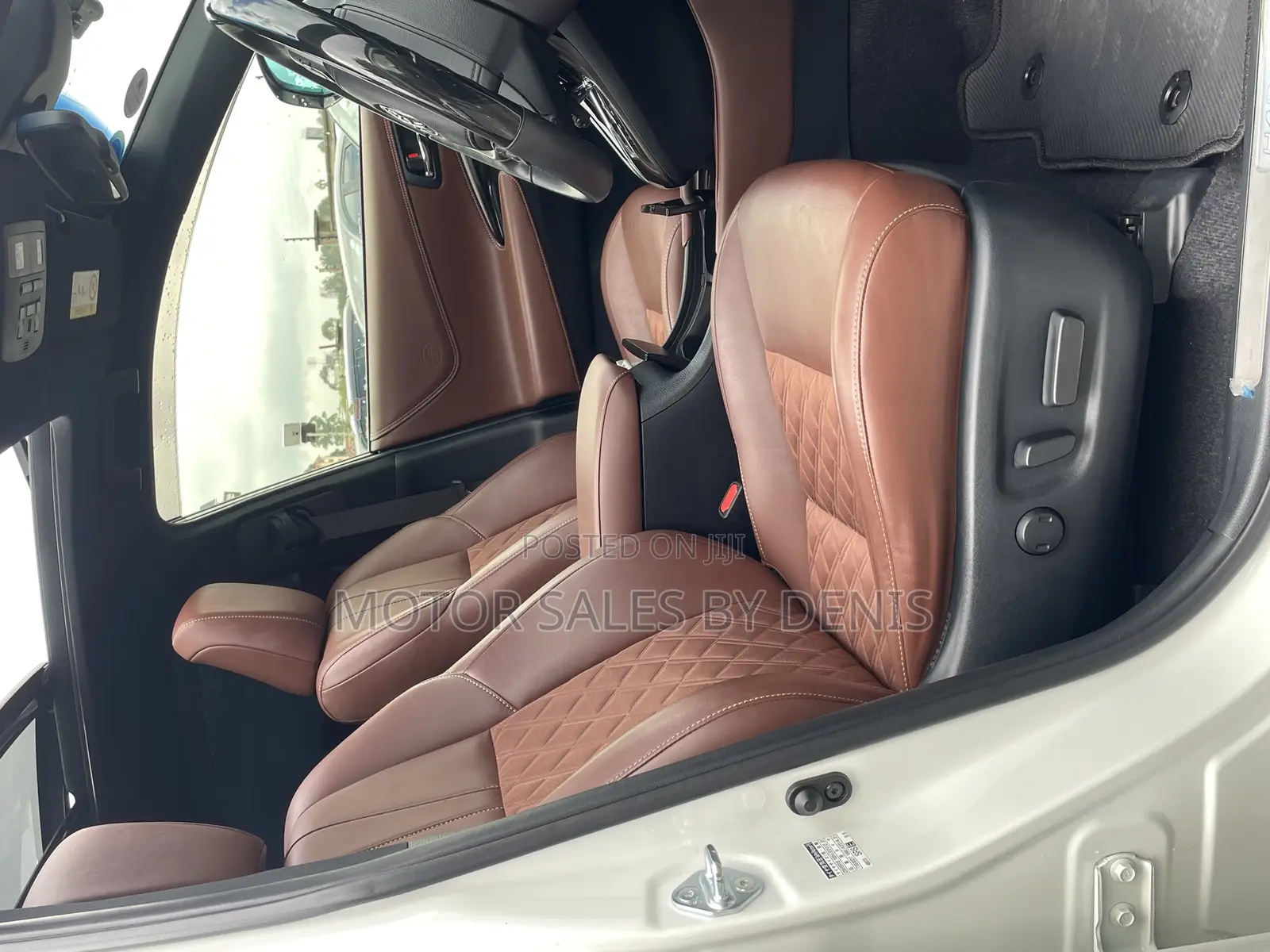 Toyota Harrier 2.0 2019 White