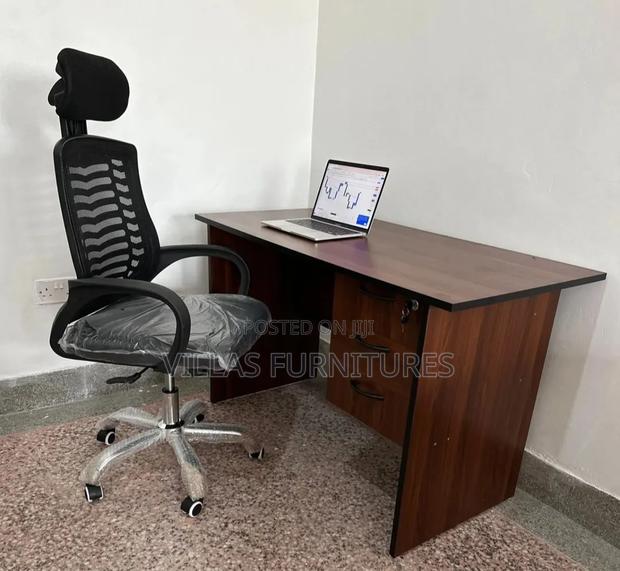 Best Office Desk and Swivel Headrest Chair