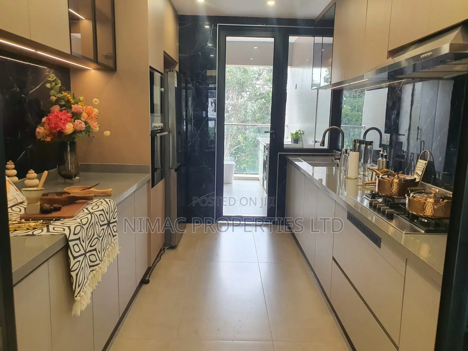 4bdrm Apartment in Raphta Road Area for sale