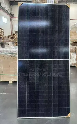 550 Watts Monocrystalline Half Cell Solar Panels