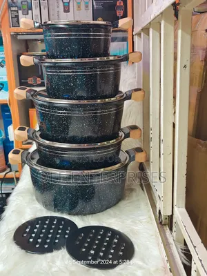 Ucc Black 12pcs Cookware Set.