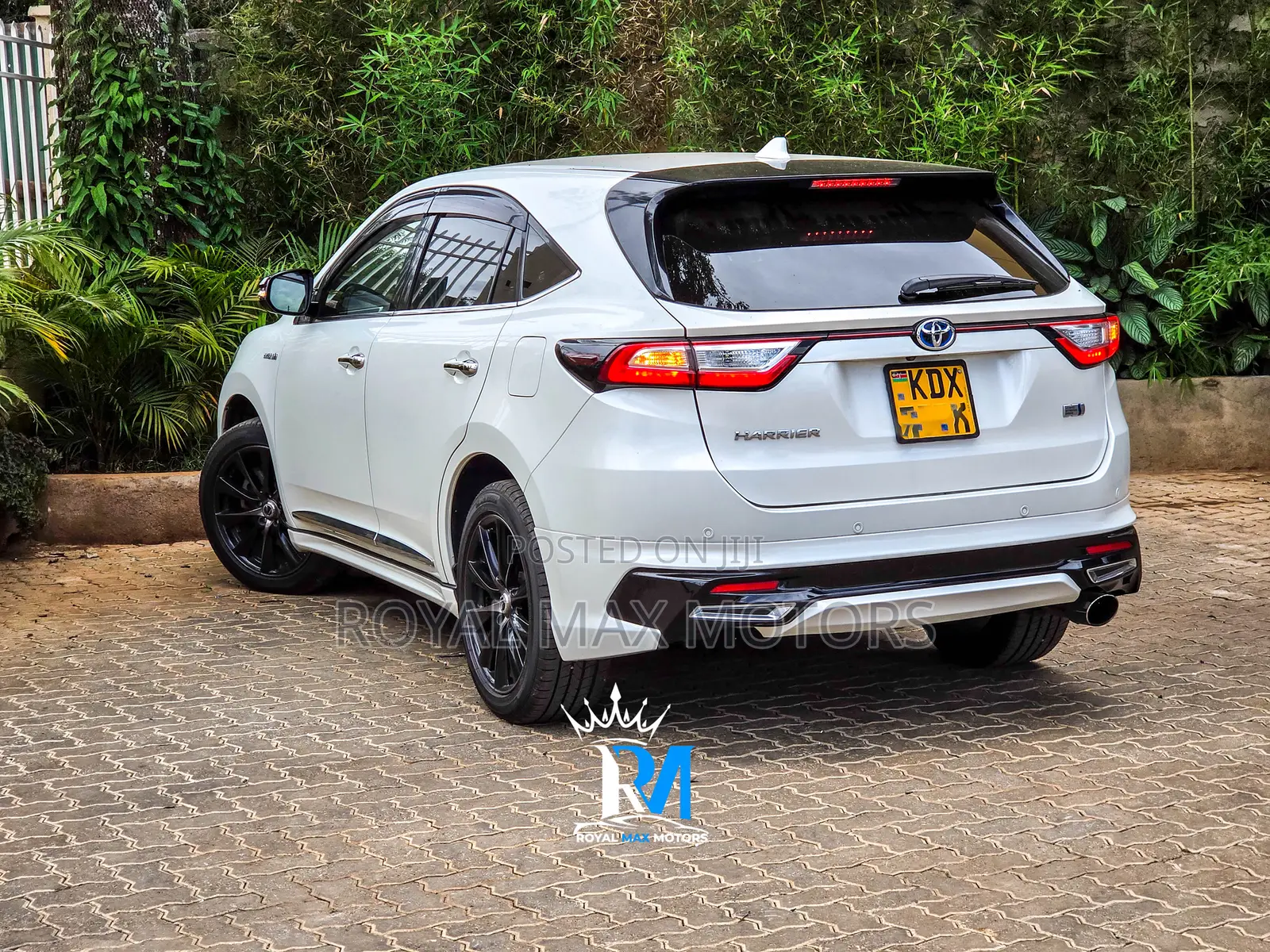 Toyota Harrier 2.5 Hybrid 4WD 2019 White
