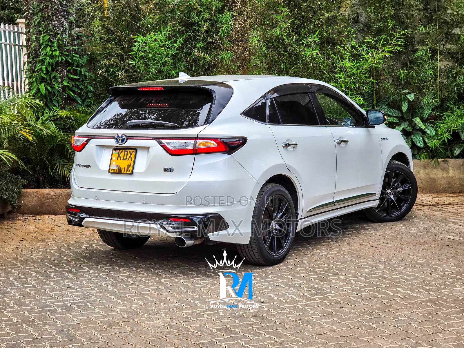 Toyota Harrier 2.5 Hybrid 4WD 2019 White