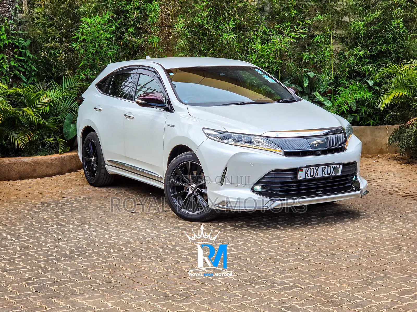 Toyota Harrier 2.5 Hybrid 4WD 2019 White