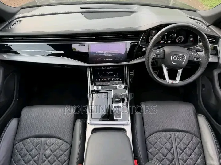 Audi Q8 2021 Green