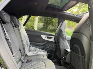 Audi Q8 2021 Green