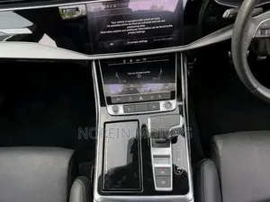 Audi Q8 2021 Green