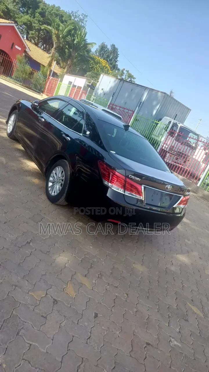 Toyota Crown 2017 Black