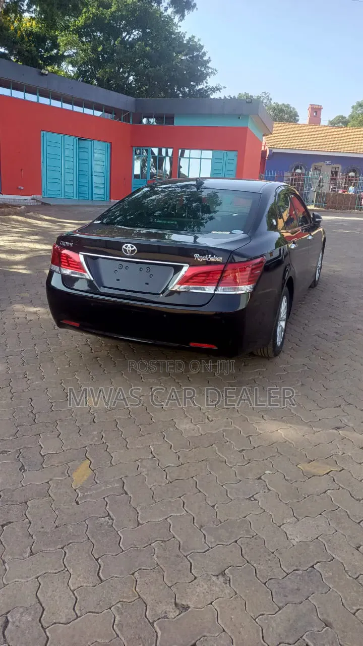 Toyota Crown 2017 Black
