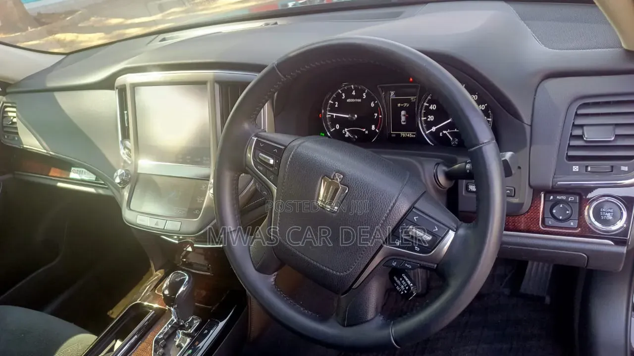 Toyota Crown 2017 Black