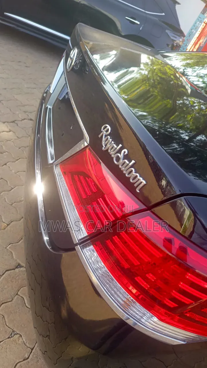 Toyota Crown 2017 Black