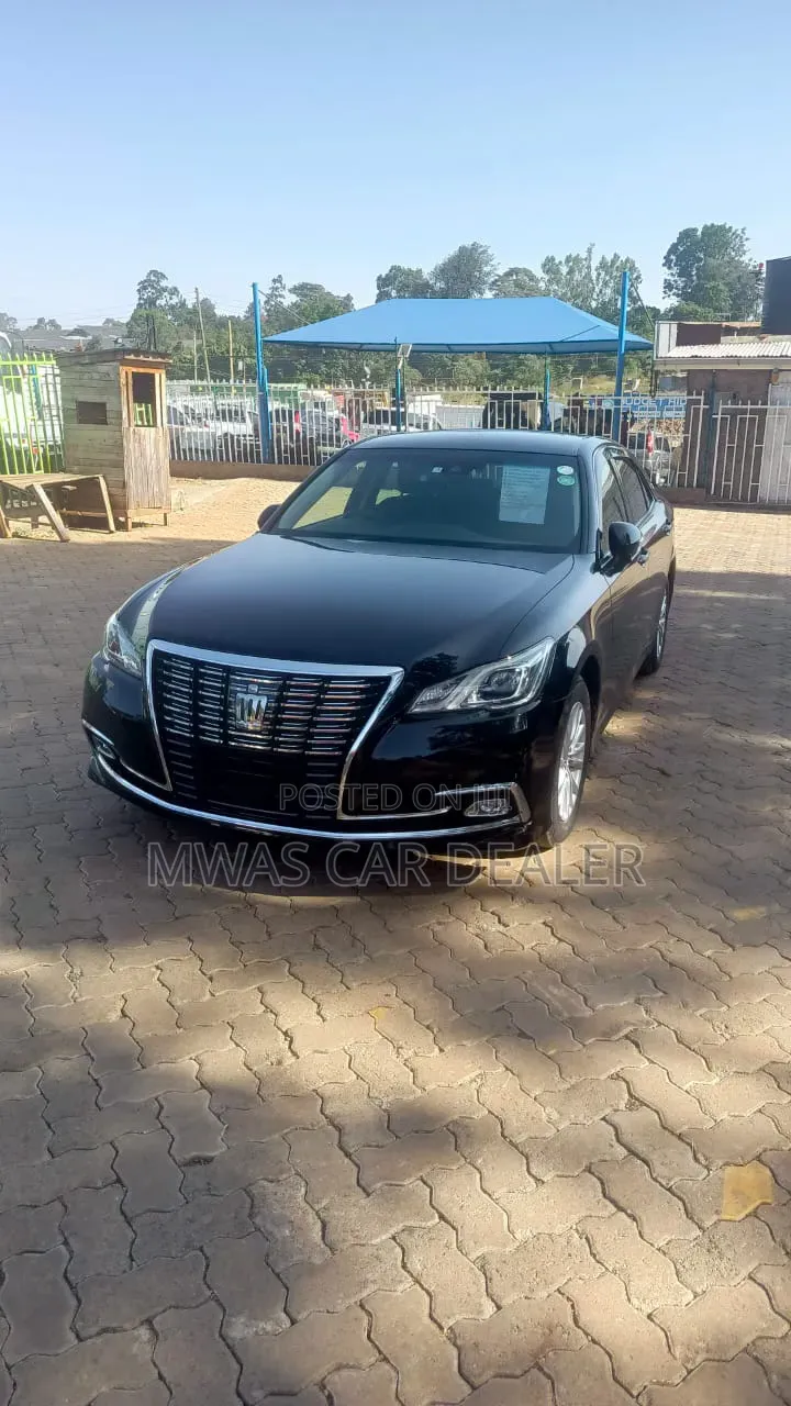 Toyota Crown 2017 Black