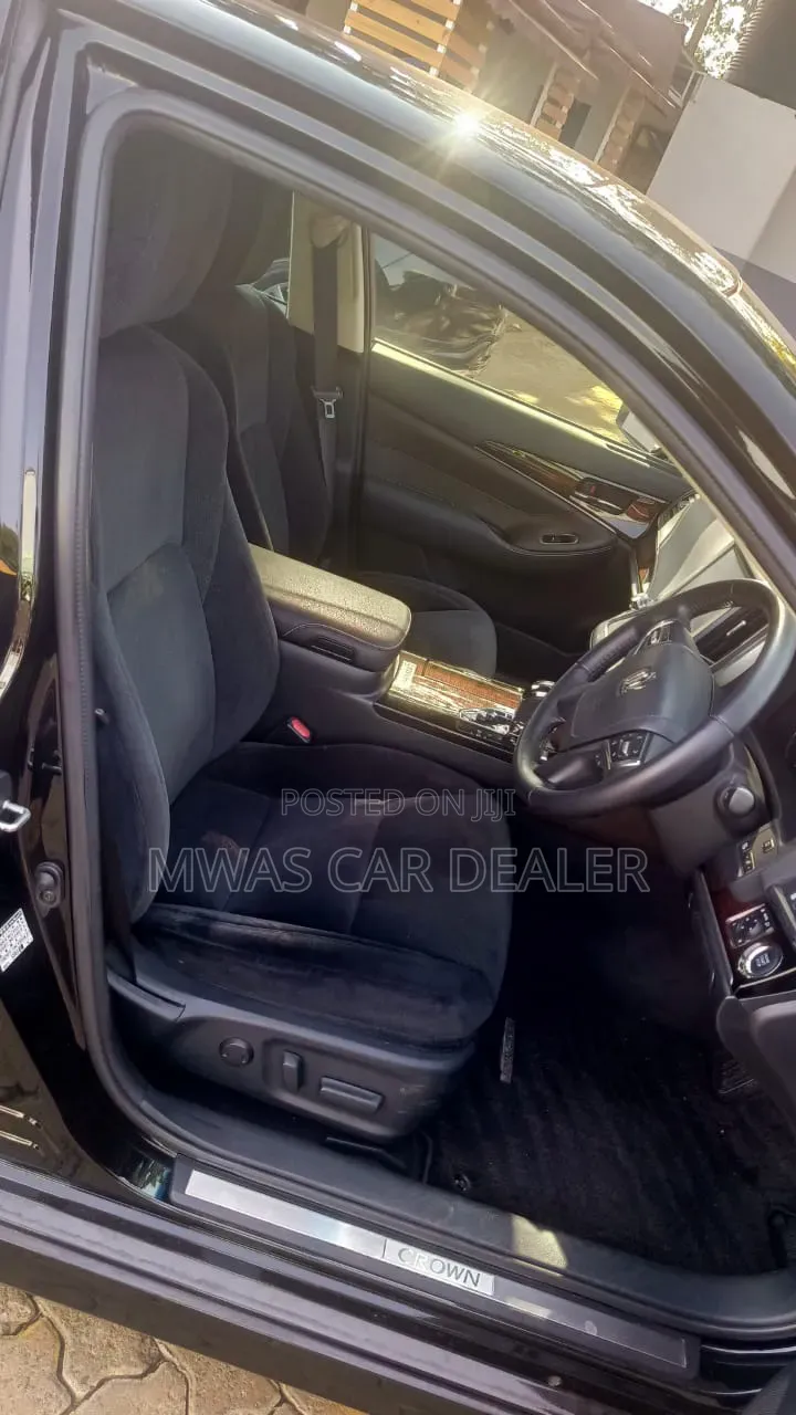 Toyota Crown 2017 Black