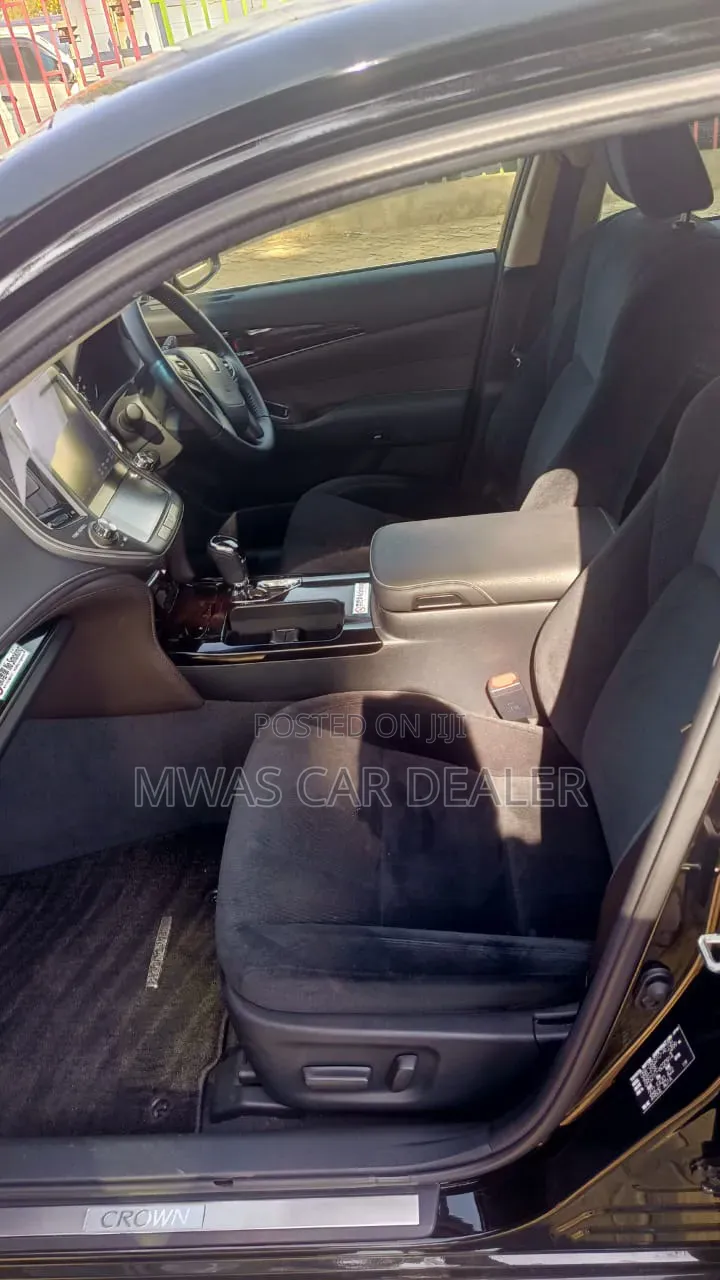 Toyota Crown 2017 Black