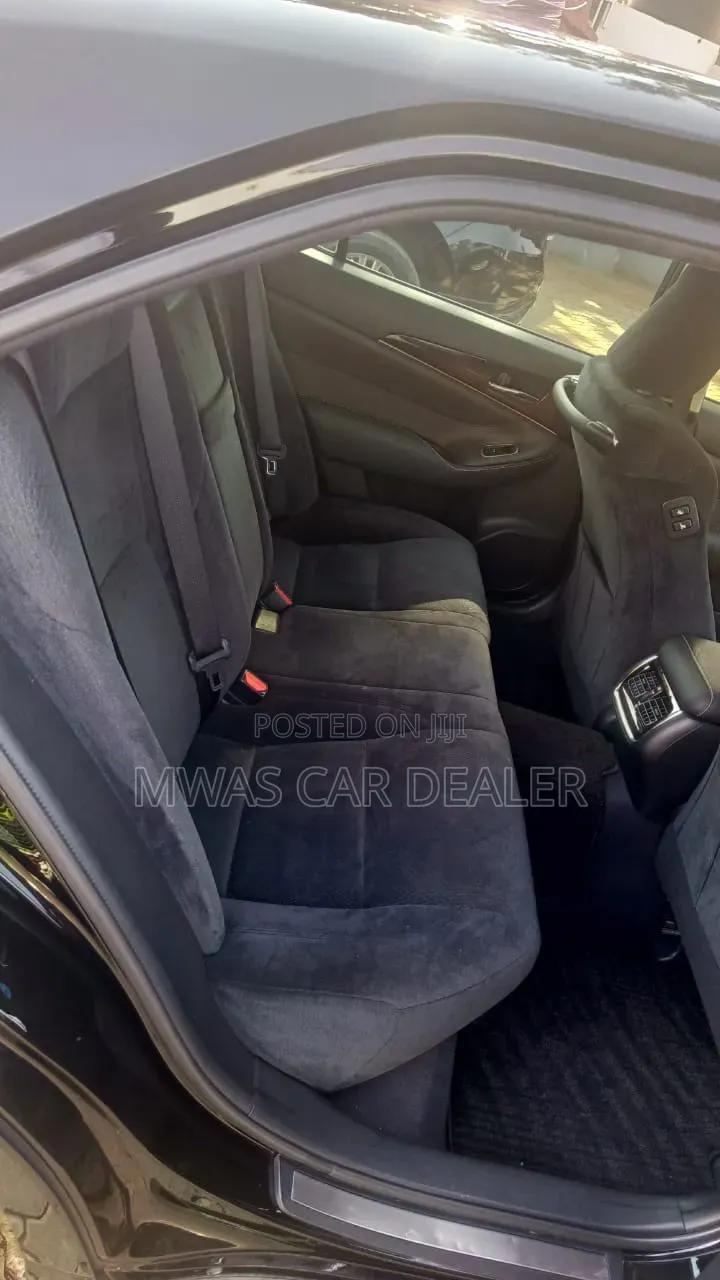 Toyota Crown 2017 Black