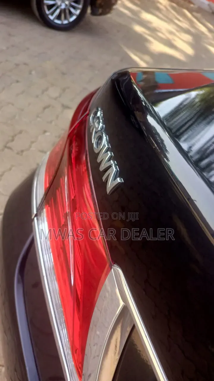 Toyota Crown 2017 Black