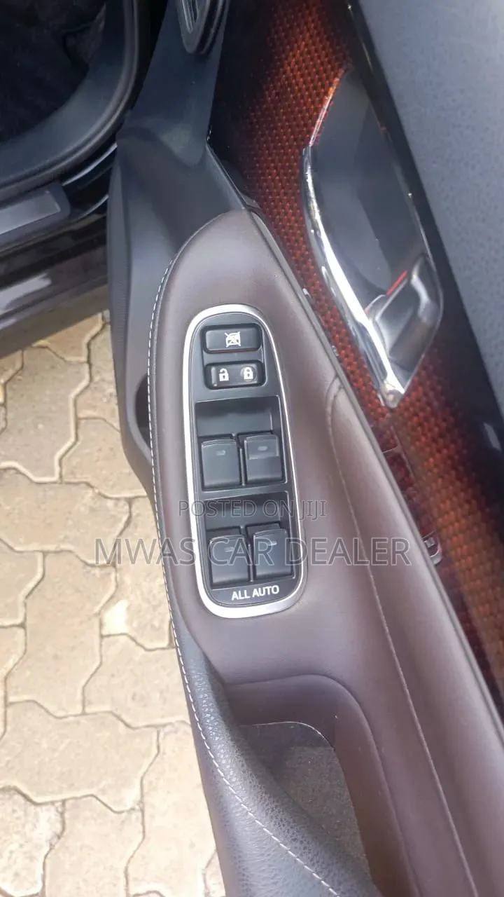 Toyota Crown 2017 Black