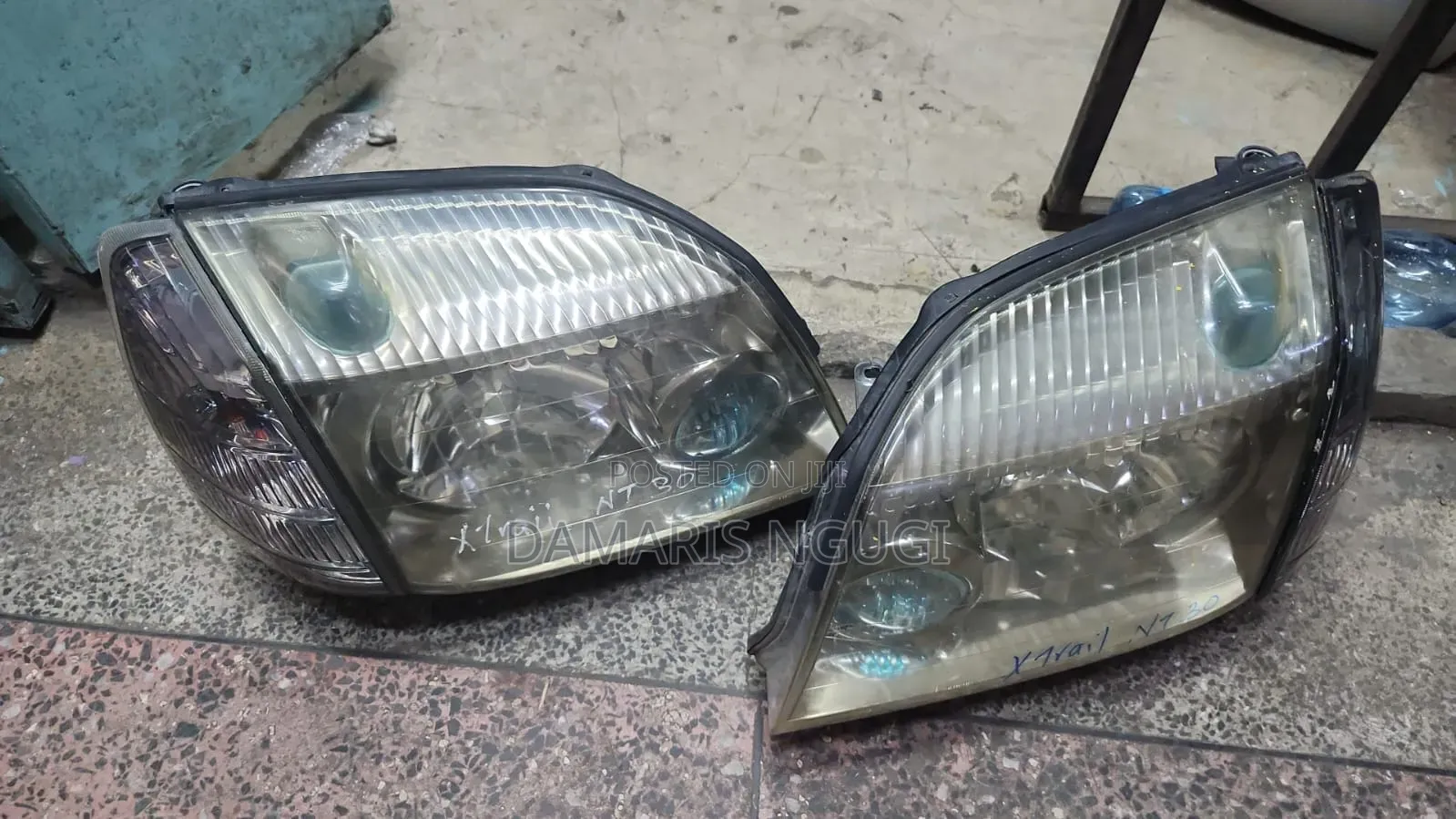 X-trail Nt30 Headlights