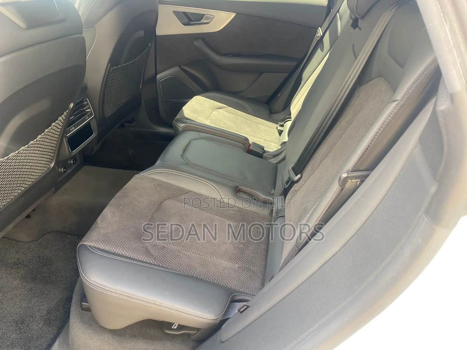 Audi Q8 55 Premium AWD quattro 2020 Off white