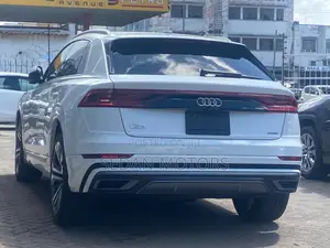 Audi Q8 55 Premium AWD quattro 2020 Off white