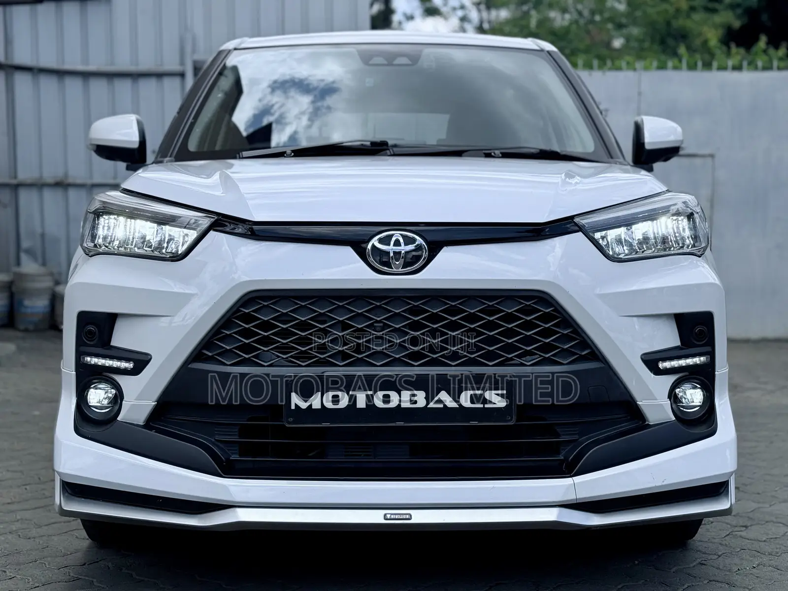 Toyota Raize 1.0 AWD 2019 Pearl