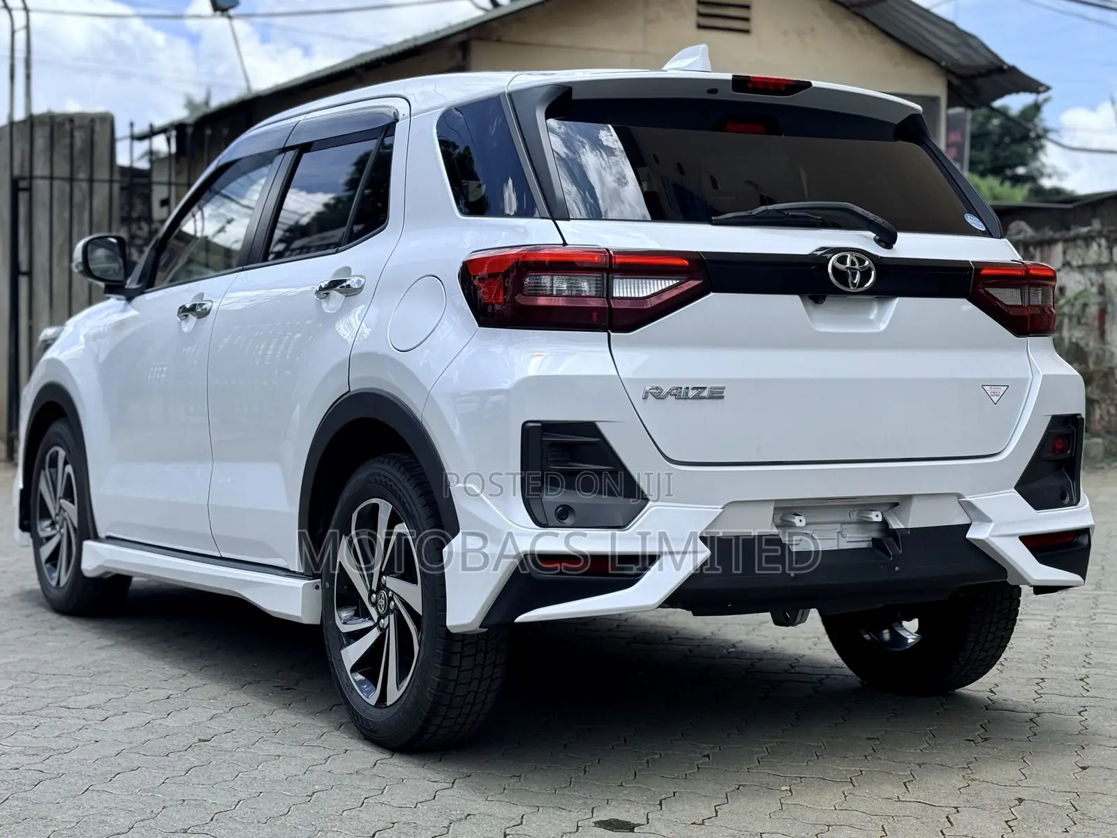 Toyota Raize 1.0 AWD 2019 Pearl