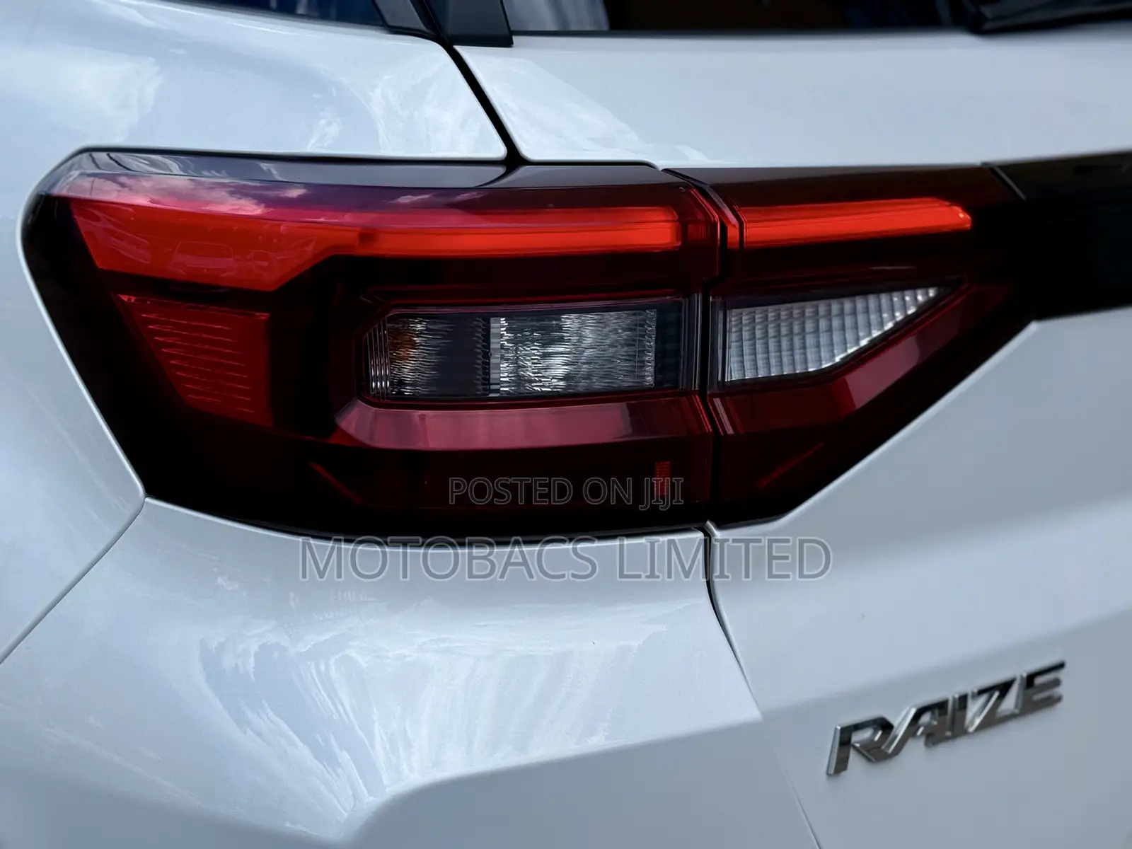 Toyota Raize 1.0 AWD 2019 Pearl