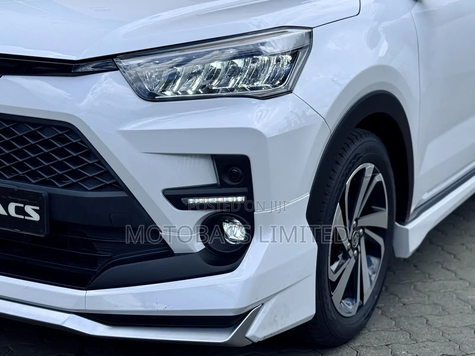 Toyota Raize 1.0 AWD 2019 Pearl