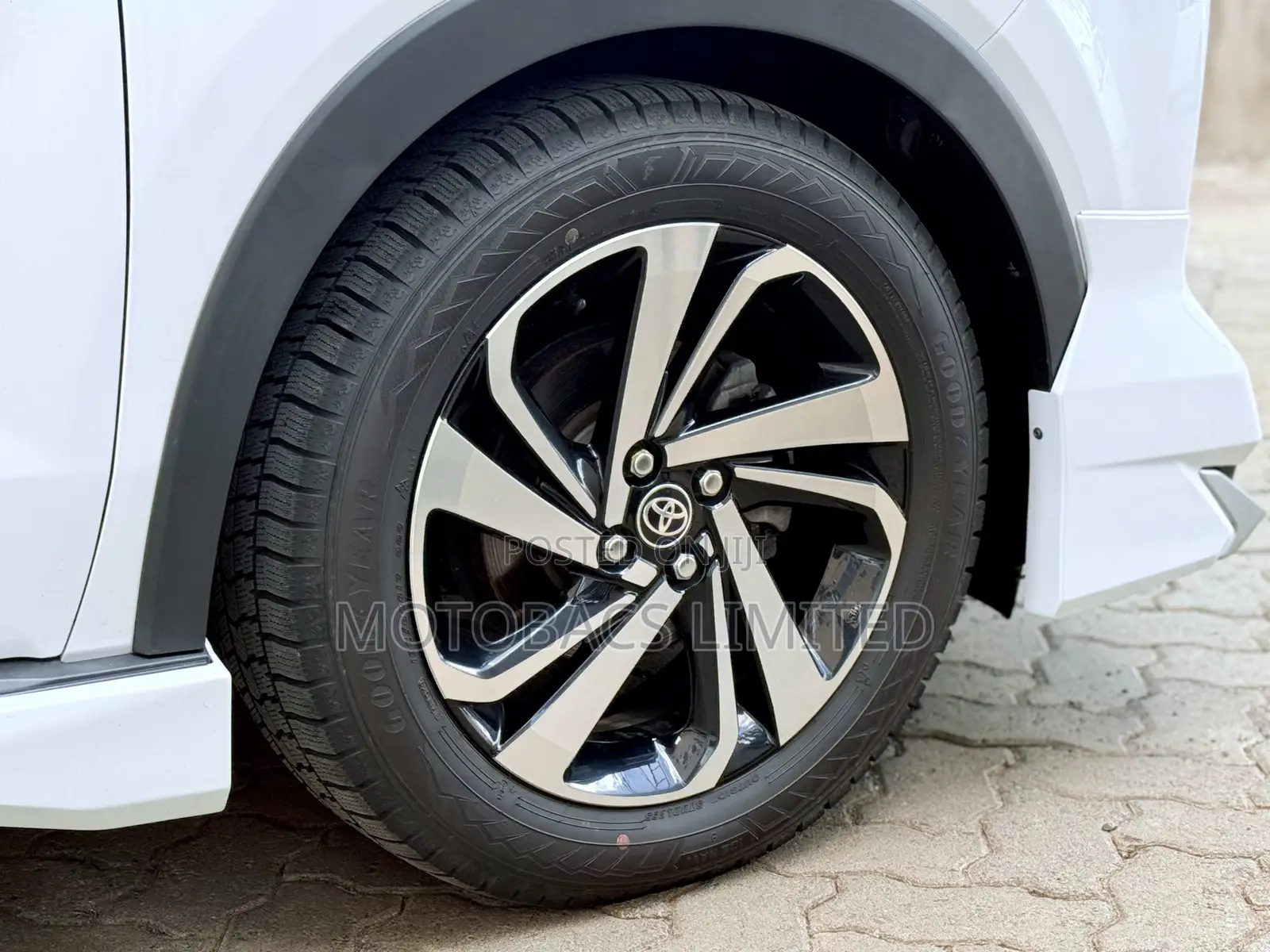 Toyota Raize 1.0 AWD 2019 Pearl