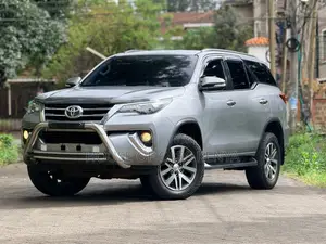 Toyota Fortuner 2017 Silver
