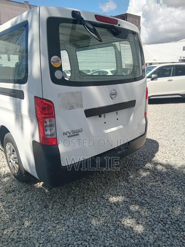 Nissan Caravan (Urvan) 2018 White - thumbnail 3