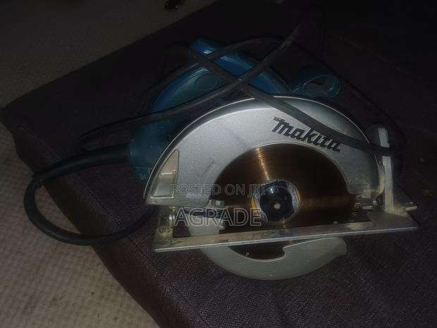 Makita Circular Saw 7" 5007n