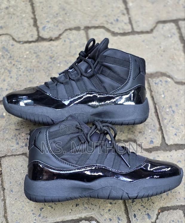 Black / Cool Grey Size 37-43 Jordan 11 - thumbnail 2