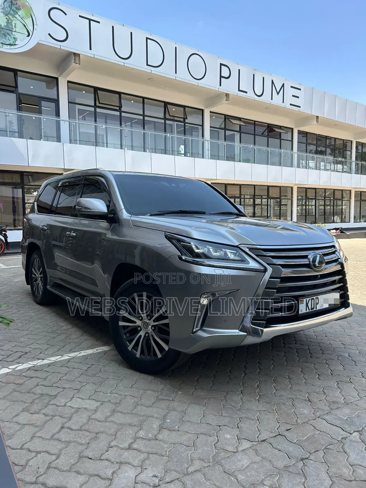 Lexus LX 570 AWD 2016