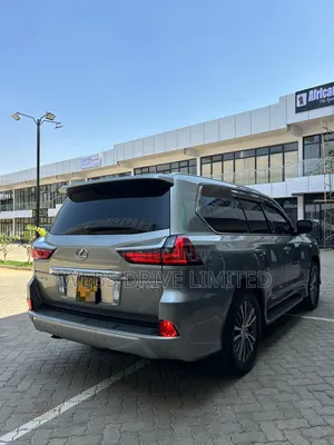 Lexus LX 570 AWD 2016