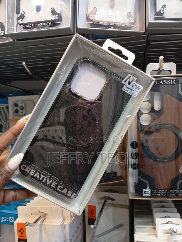Case Branded Magnetic Protective Phone Case for an iPhone 14 Pro. - thumbnail 2
